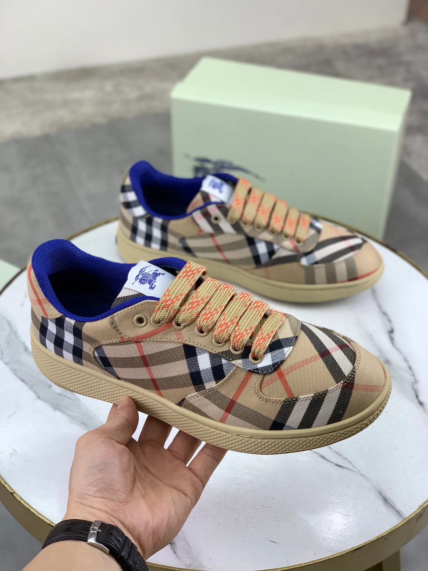 Factory price P580 [BURBERRY] Burberry - High-end quality original order (couples 🧑‍🤝‍🧑 style) - Upper: imported 🔝 original material - Lining: cowhide lining, feet; water-dyed cowhide - Outsole: ultra-light TPR rubber; two-color molded outsole - Ultra-high quality control, fine workmanship: highlighted (high-end, extravagance, grade) -Size: 35-46 (male 38 46 Female 35 40 Customized)·Color: 5️⃣colors available